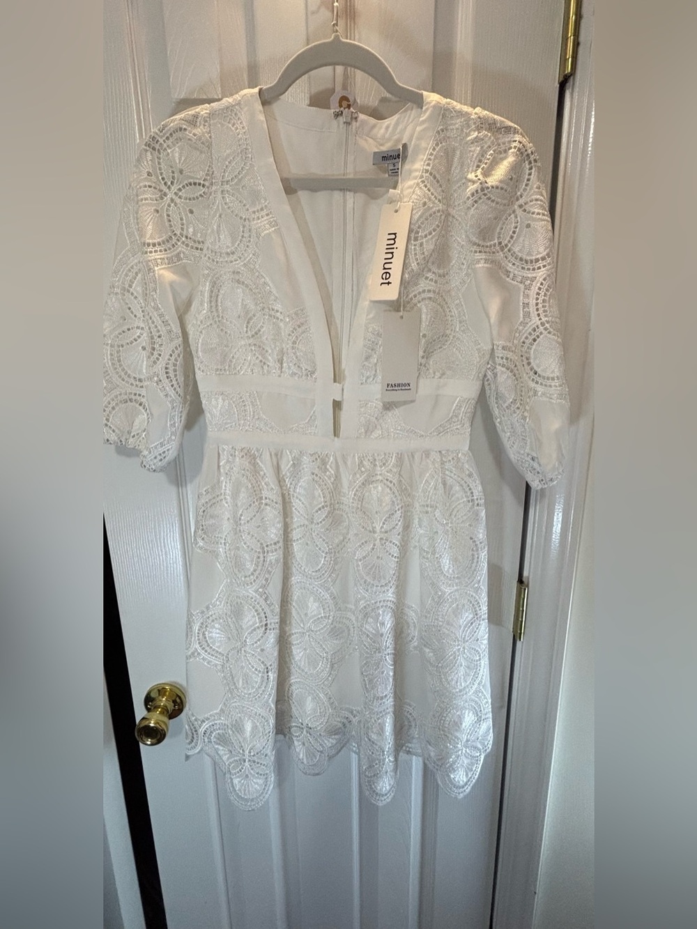 Minuet Womens Deep V Neck Lace Mini Dress White Boutique Size S - Picture 2 of 11